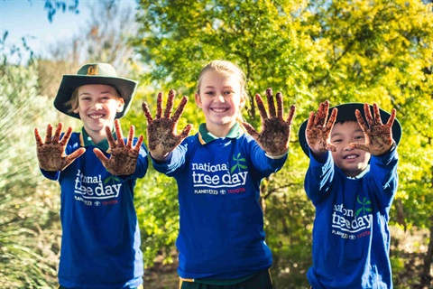 image-7965-get-your-hands-dirty-on-schools-tree-day3.jpg